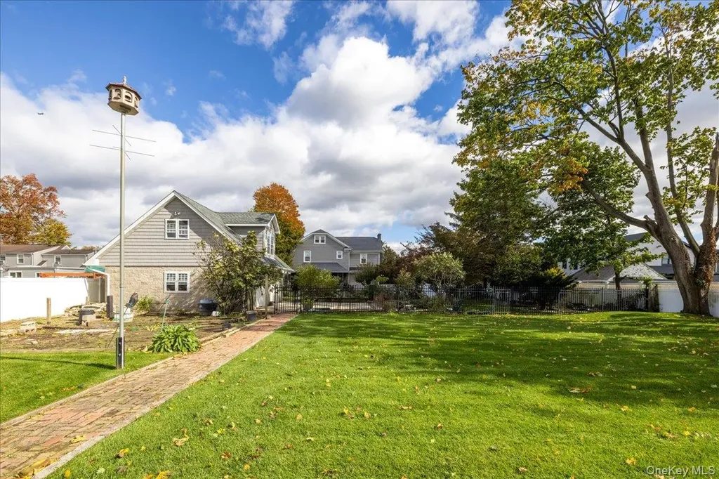 331 Mineola Boulevard Mineola NY 11501