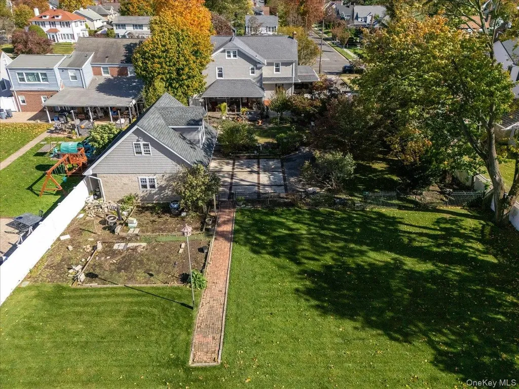 331 Mineola Boulevard Mineola NY 11501