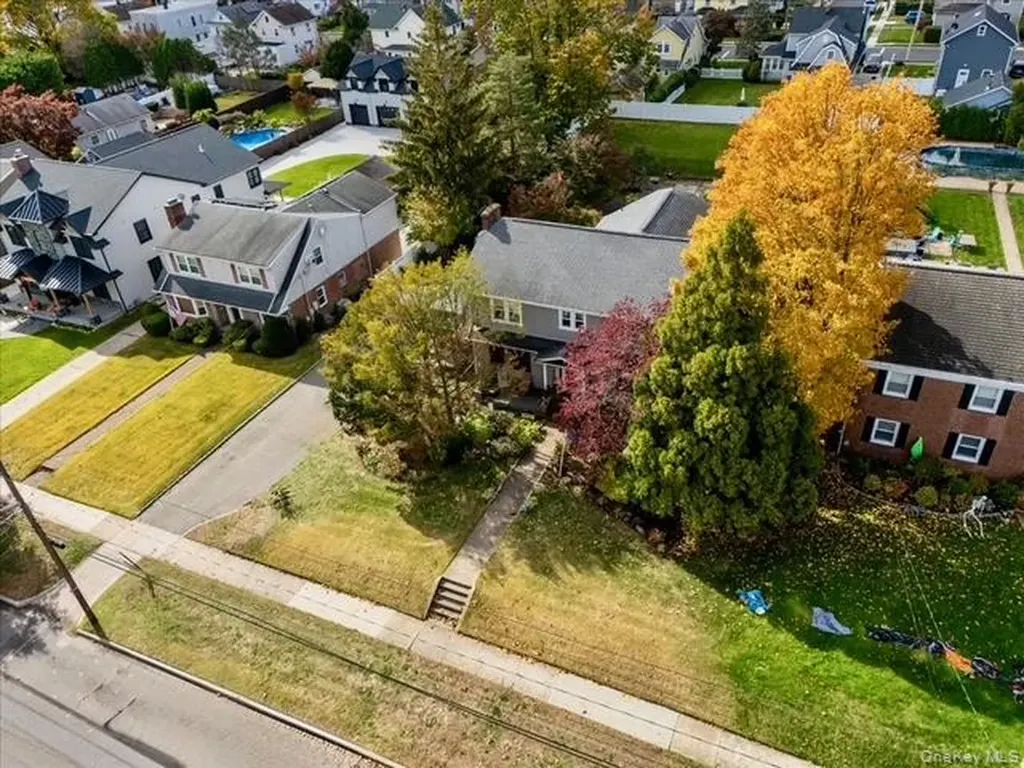 331 Mineola Boulevard Mineola NY 11501