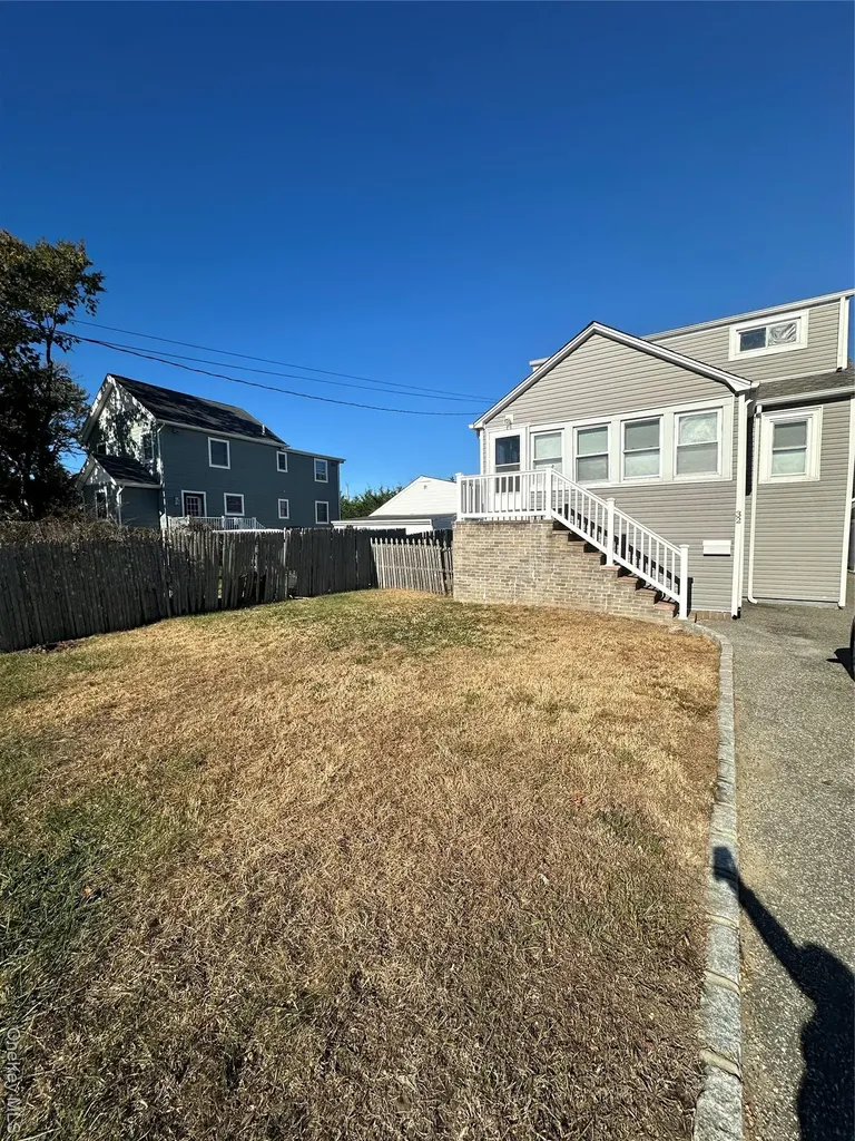 32 Mckinley Avenue Lindenhurst NY 11757