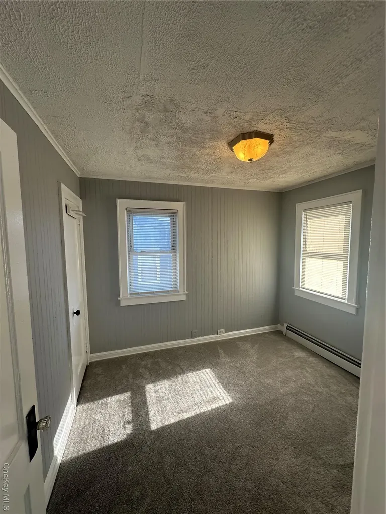 32 Mckinley Avenue Lindenhurst NY 11757