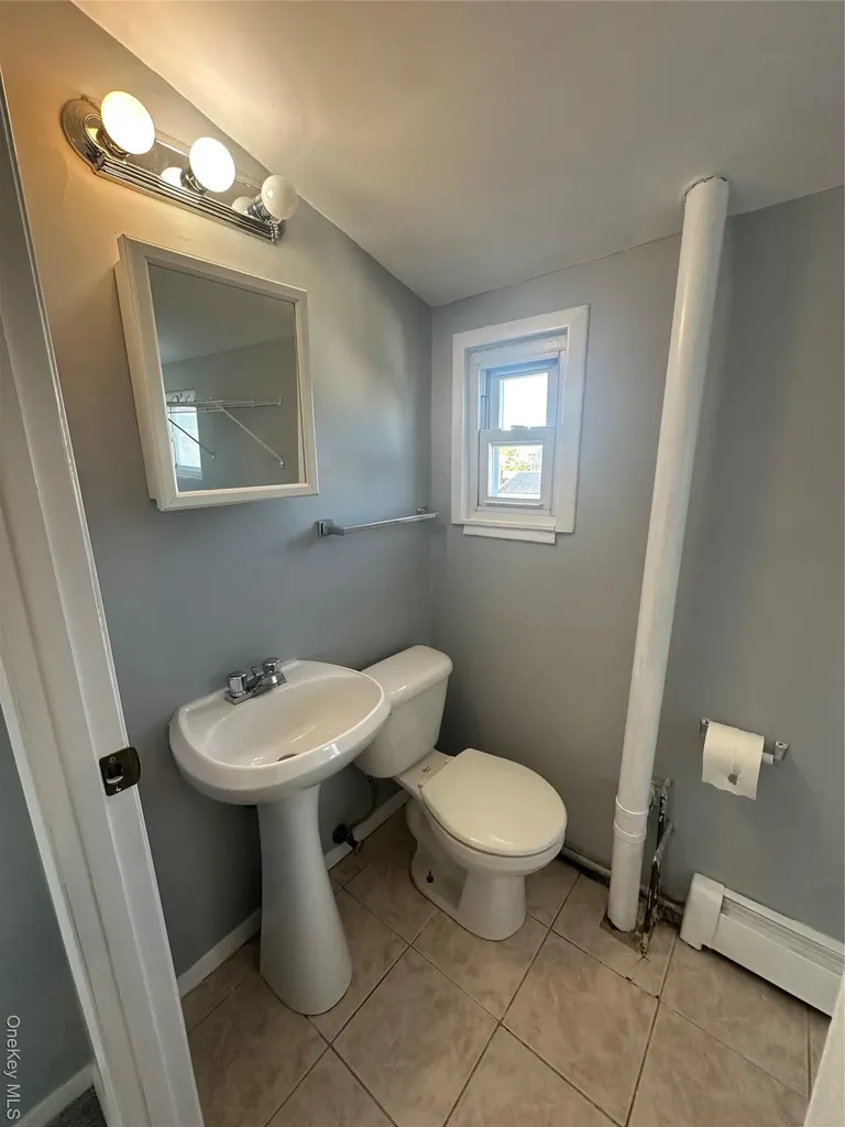 32 Mckinley Avenue Lindenhurst NY 11757