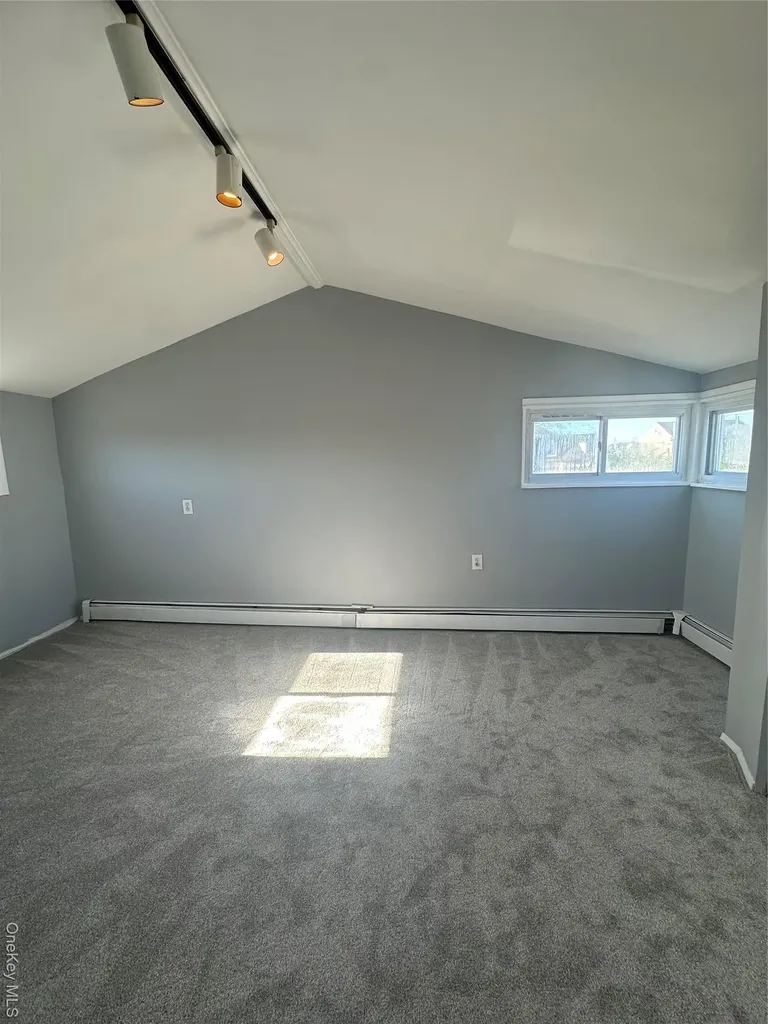 32 Mckinley Avenue Lindenhurst NY 11757