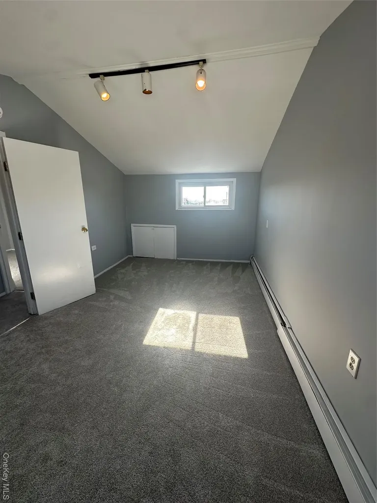 32 Mckinley Avenue Lindenhurst NY 11757