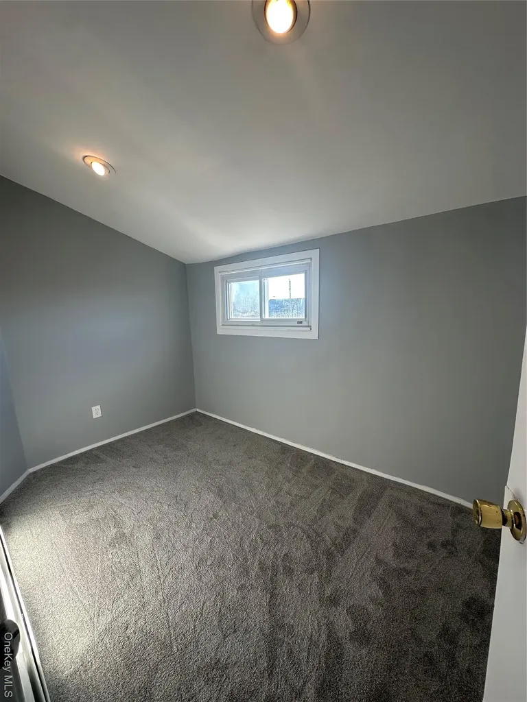 32 Mckinley Avenue Lindenhurst NY 11757