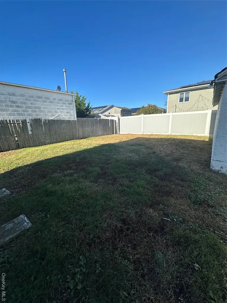 32 Mckinley Avenue Lindenhurst NY 11757