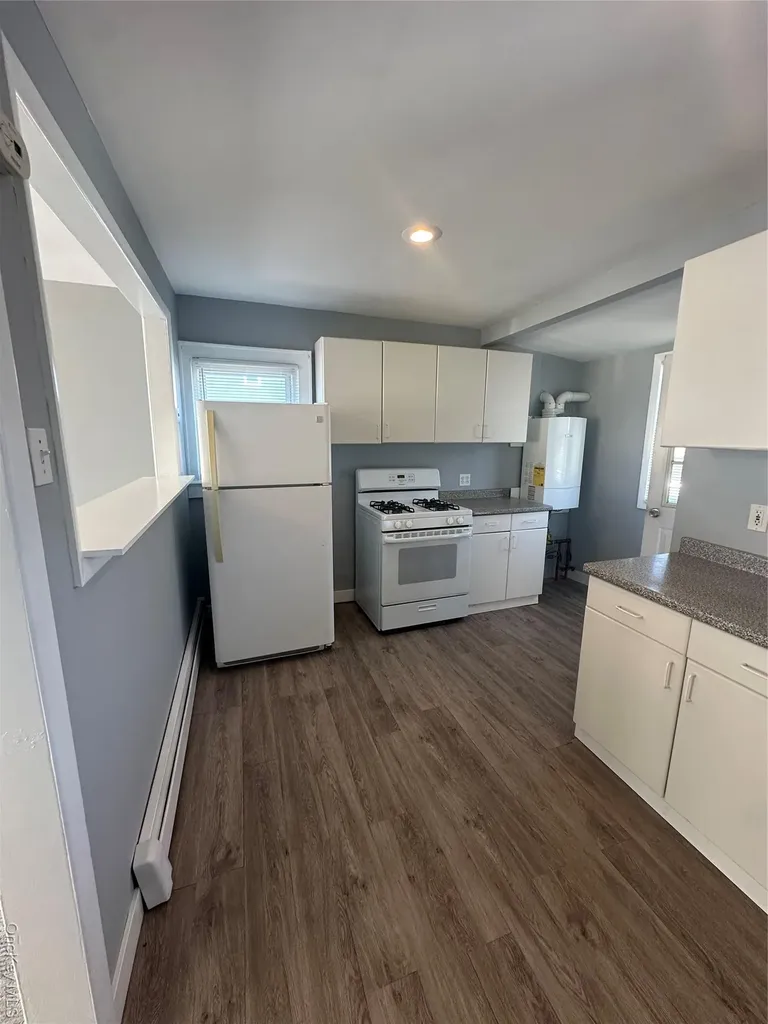 32 Mckinley Avenue Lindenhurst NY 11757