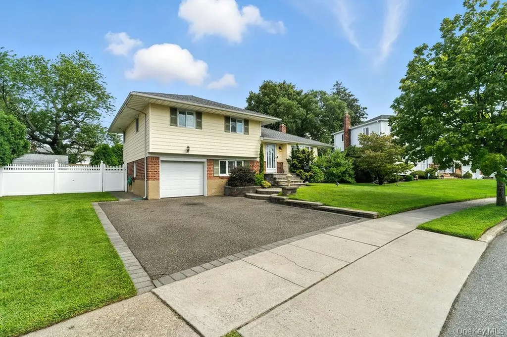 21 Macarthur Avenue Plainview NY 11803