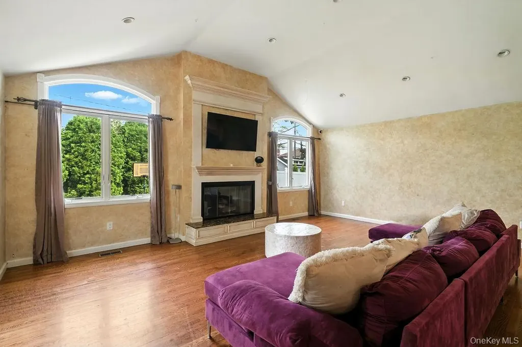 21 Macarthur Avenue Plainview NY 11803
