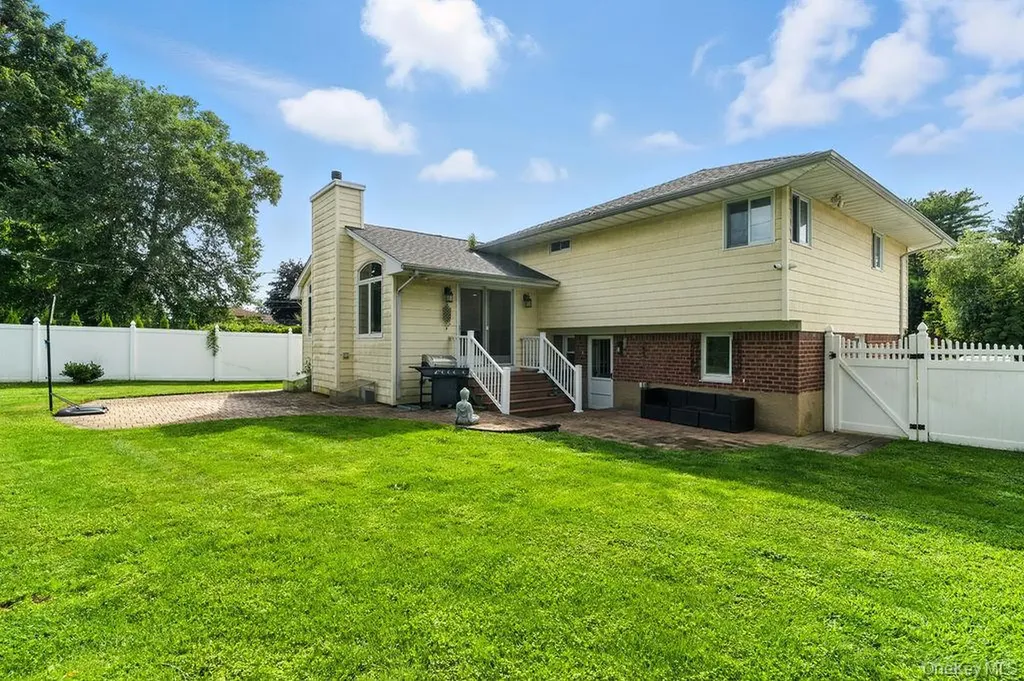 21 Macarthur Avenue Plainview NY 11803