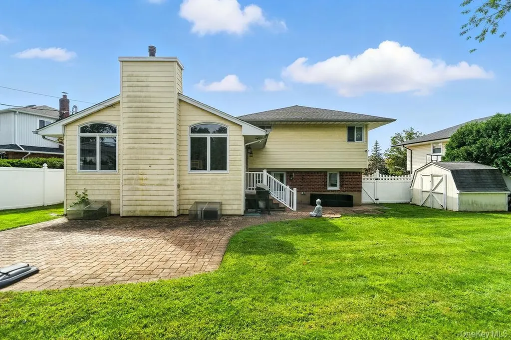 21 Macarthur Avenue Plainview NY 11803