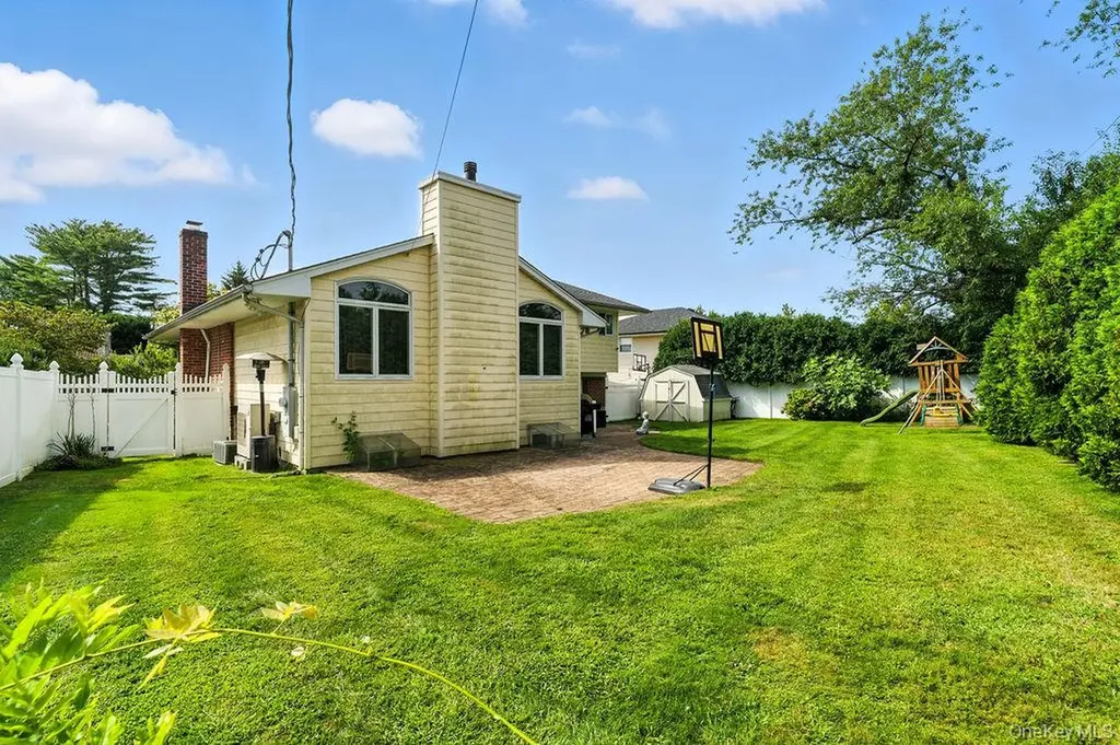 21 Macarthur Avenue Plainview NY 11803