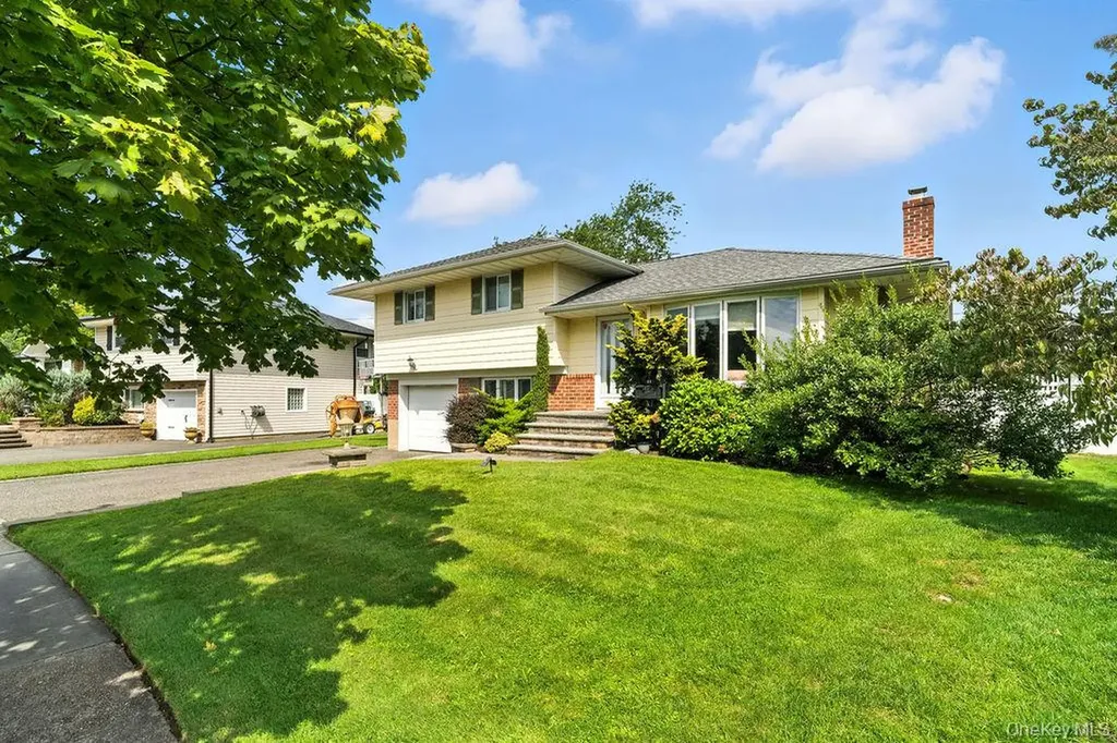 21 Macarthur Avenue Plainview NY 11803