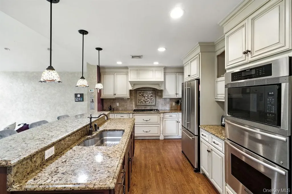 21 Macarthur Avenue Plainview NY 11803