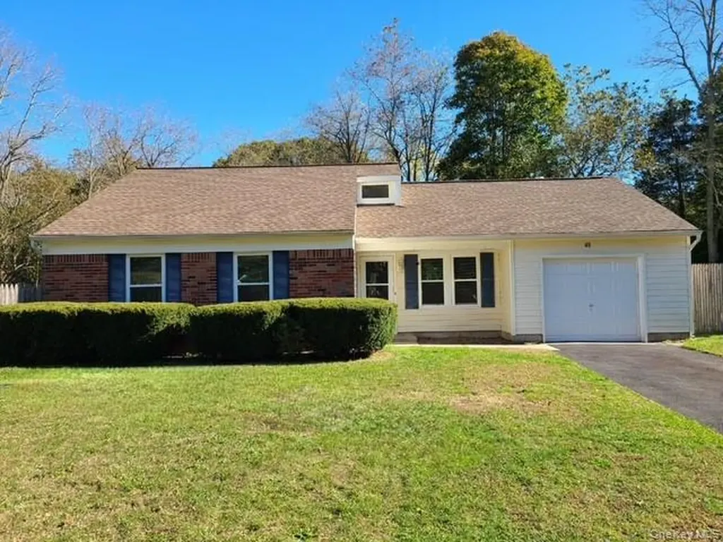 45 Malcolm Way Riverhead NY 11901