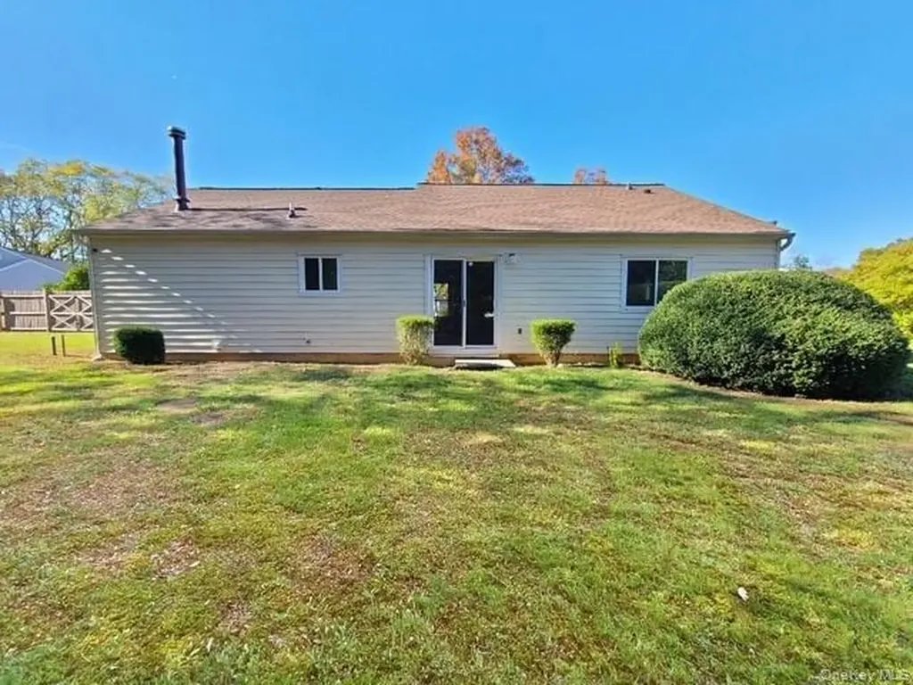 45 Malcolm Way Riverhead NY 11901