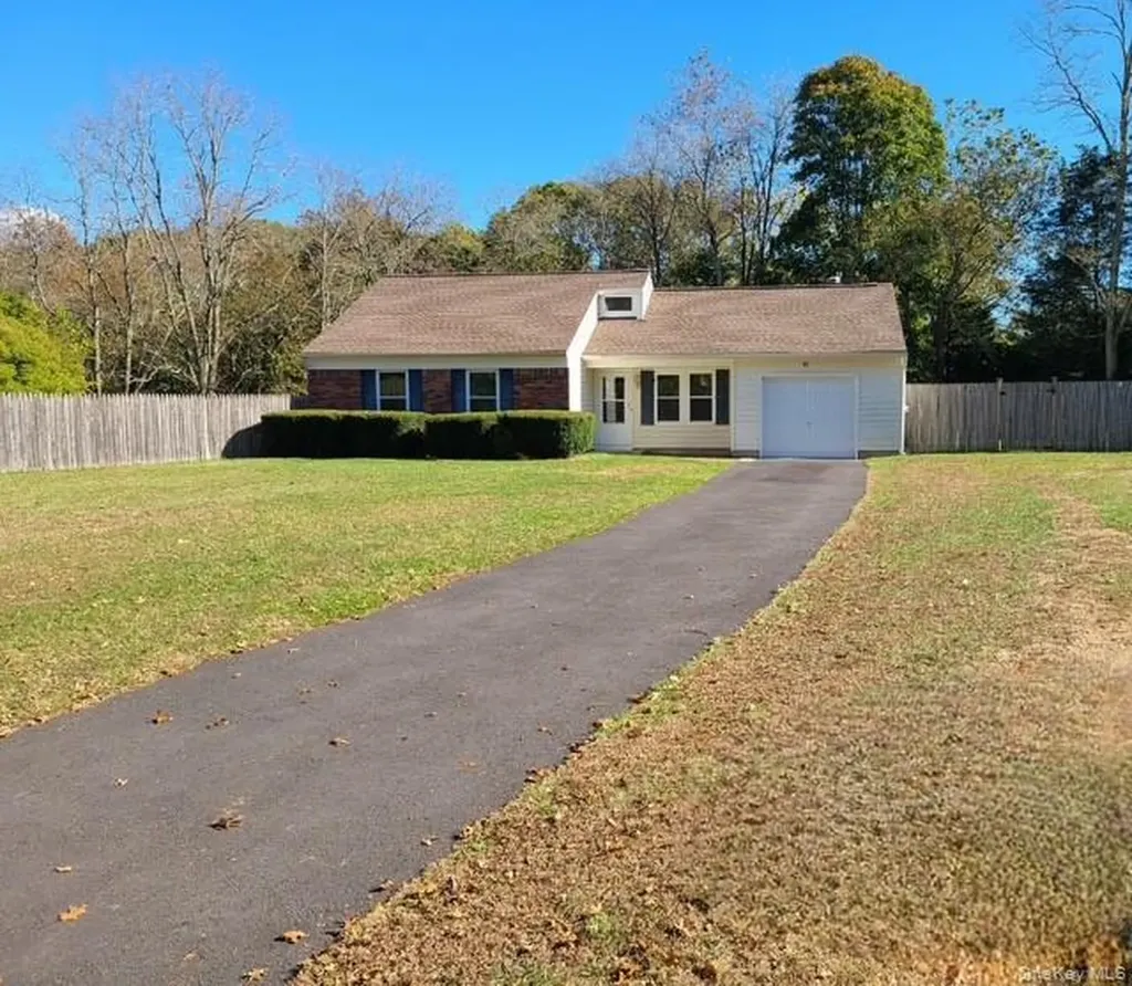 45 Malcolm Way Riverhead NY 11901