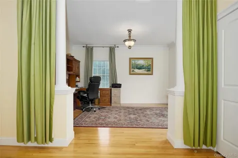28 Heritage Court Tuxedo Park NY 10987