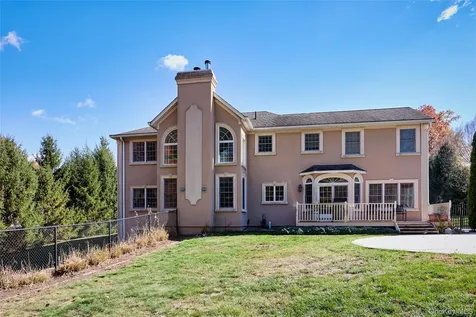 28 Heritage Court Tuxedo Park NY 10987