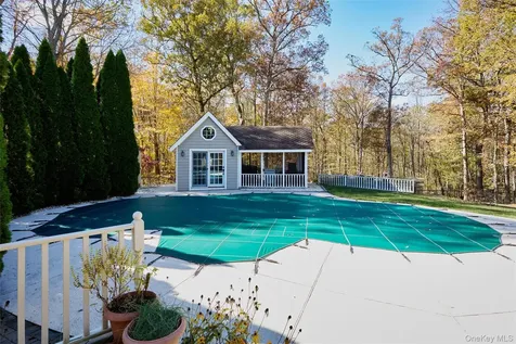 28 Heritage Court Tuxedo Park NY 10987