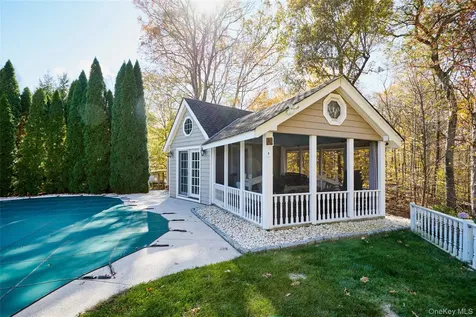 28 Heritage Court Tuxedo Park NY 10987