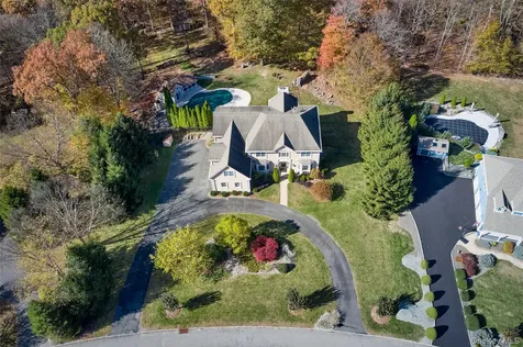 28 Heritage Court Tuxedo Park NY 10987