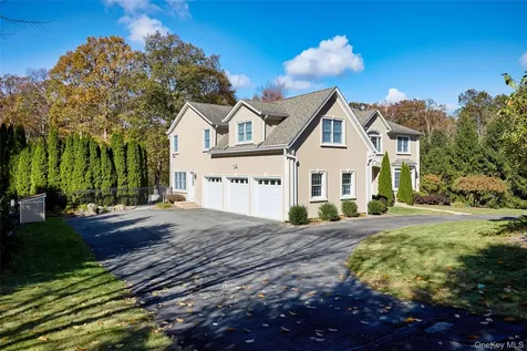 28 Heritage Court Tuxedo Park NY 10987
