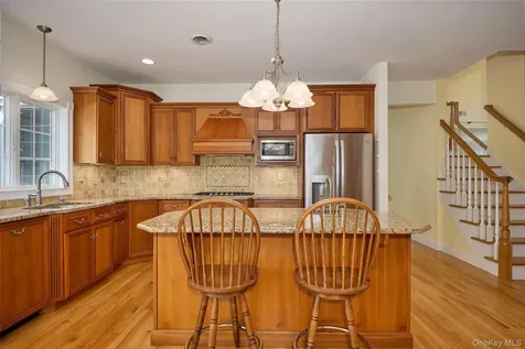 28 Heritage Court Tuxedo Park NY 10987