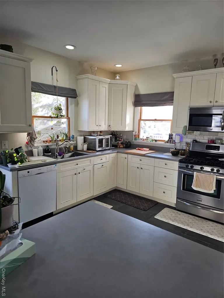 26 Mitchell Avenue Babylon NY 11702