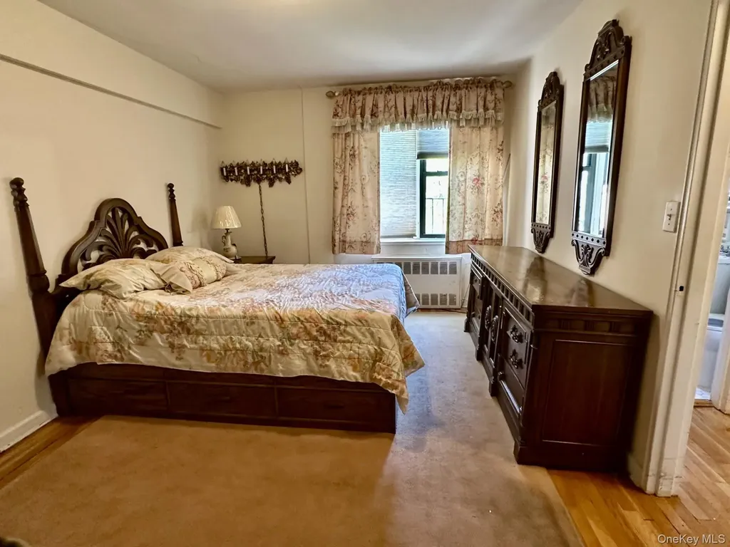 11 Wooleys Lane Great Neck NY 11021