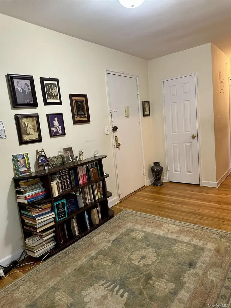 11 Wooleys Lane Great Neck NY 11021