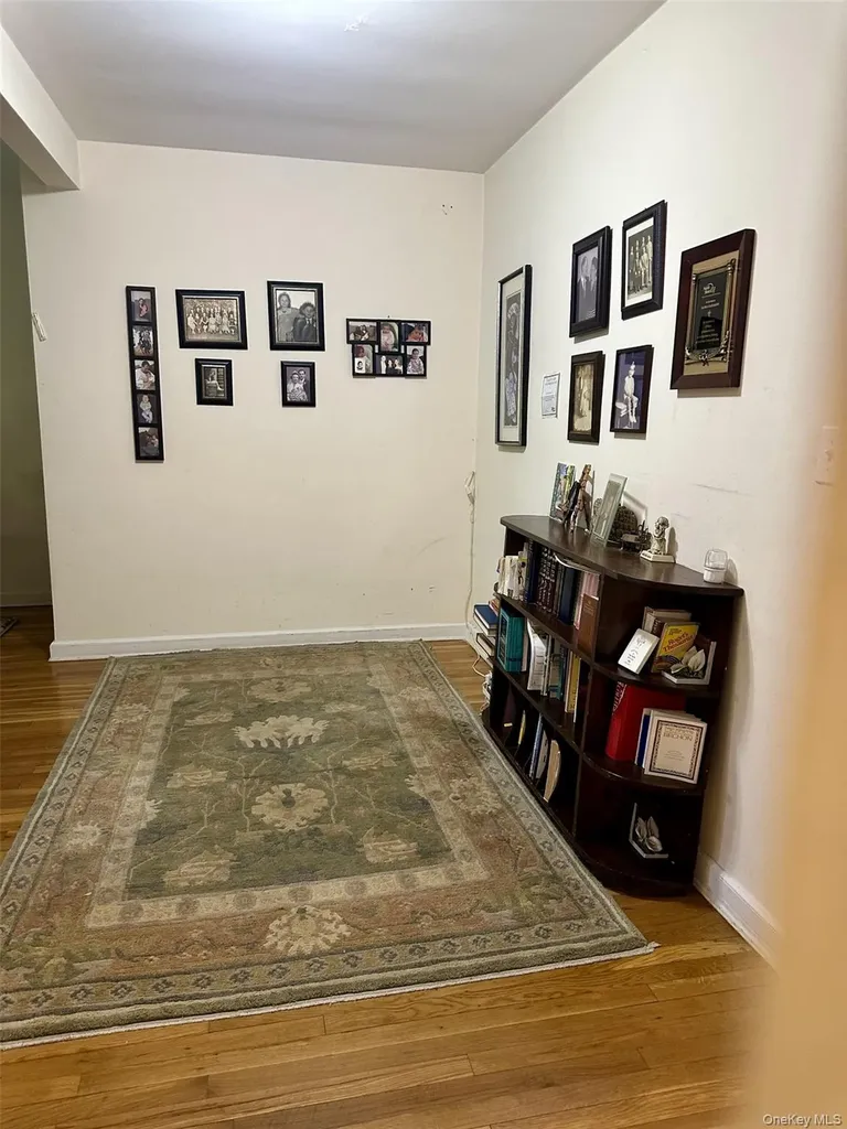 11 Wooleys Lane Great Neck NY 11021
