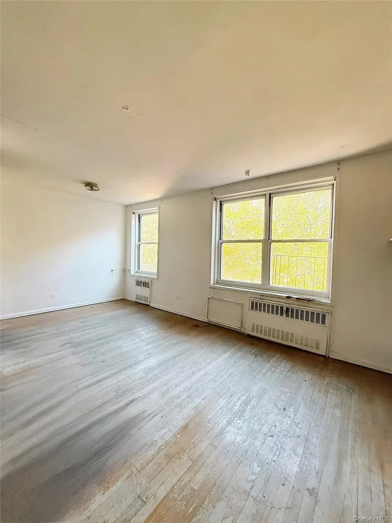 14205 Roosevelt Flushing NY 11354