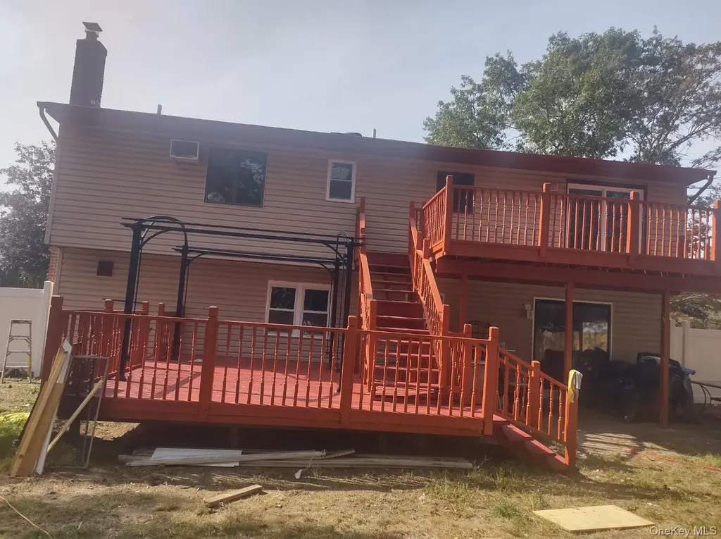 41 Woodbrook Drive Ridge NY 11691
