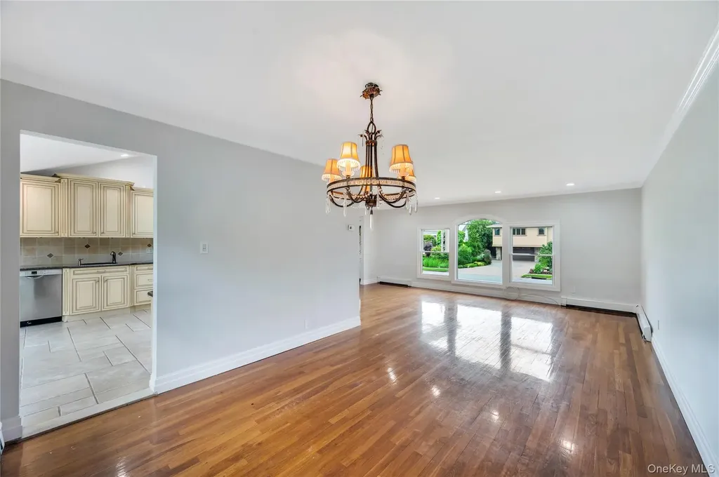 61 Riviera Drive S Massapequa NY 11758