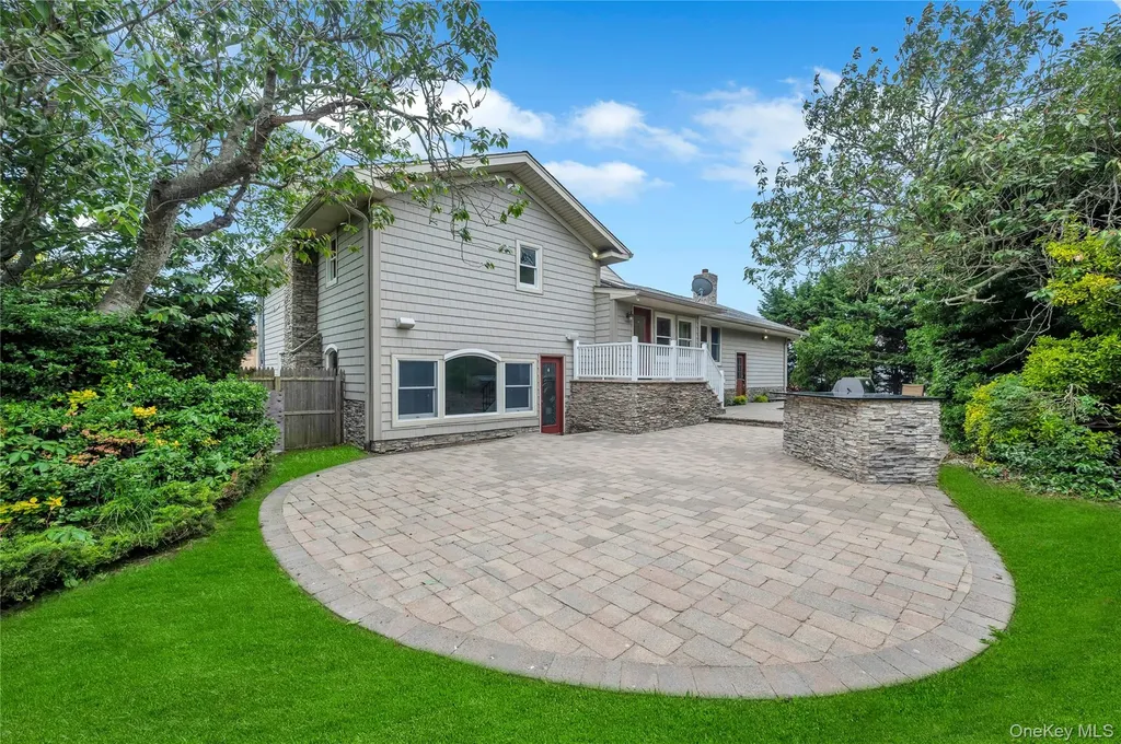 61 Riviera Drive S Massapequa NY 11758