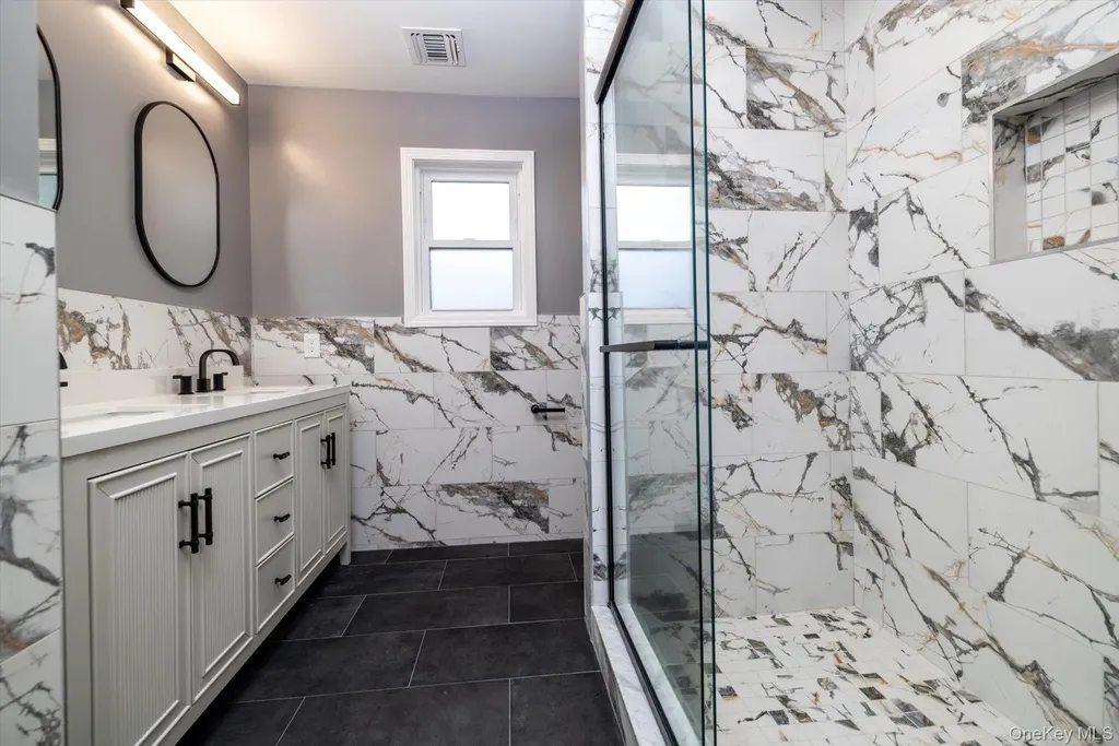 38 Heather Lane Levittown NY 11756