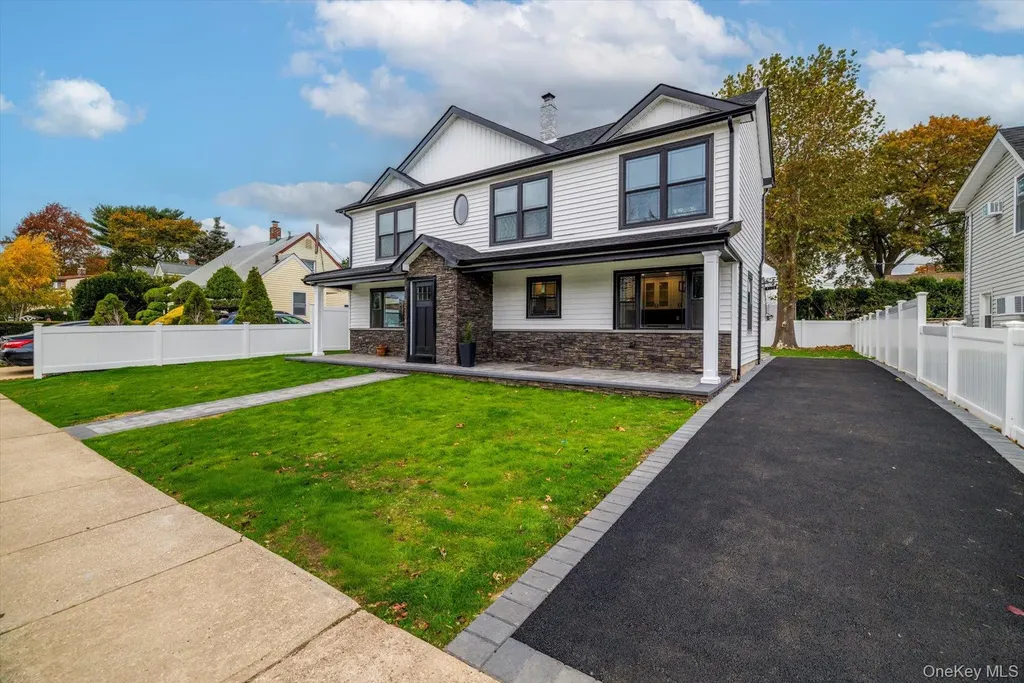 38 Heather Lane Levittown NY 11756