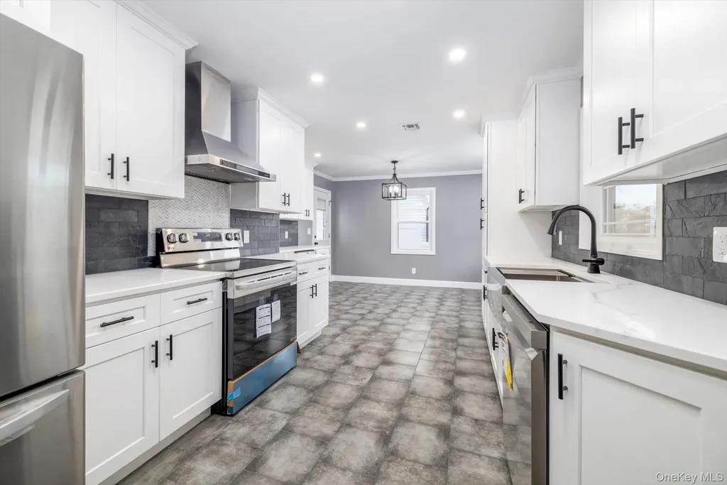 38 Heather Lane Levittown NY 11756