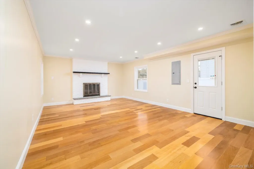 38 Heather Lane Levittown NY 11756