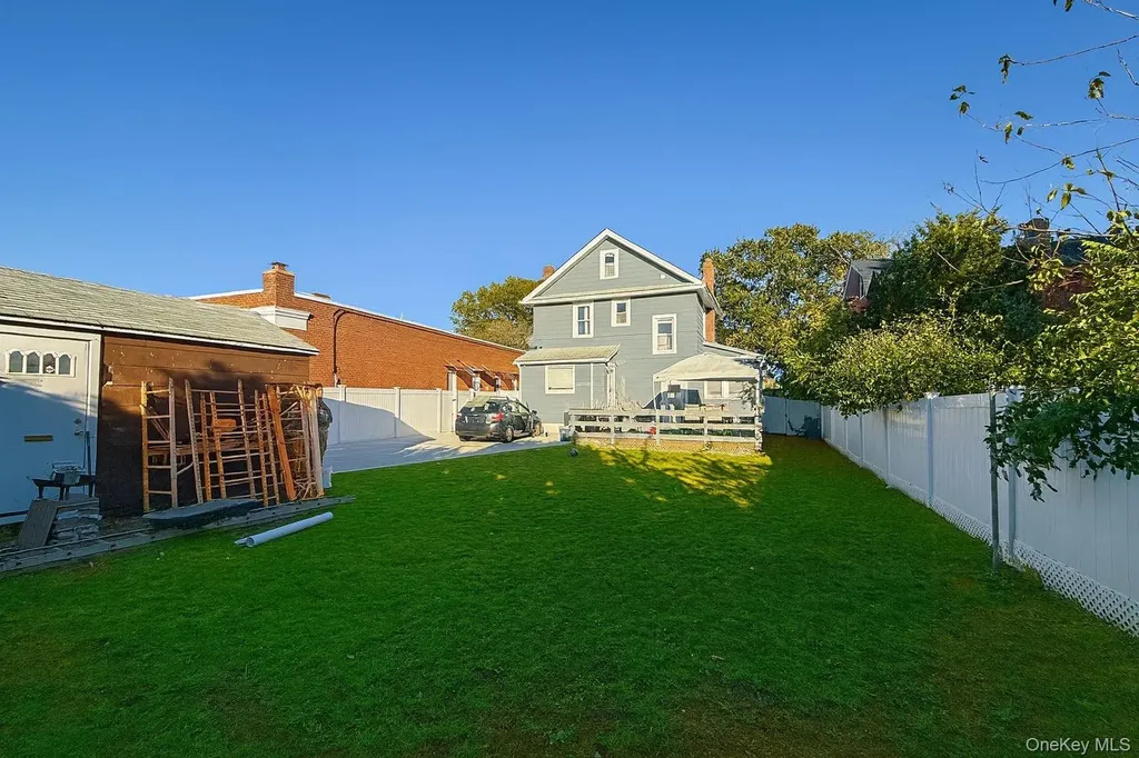 14 Parsons Drive Hempstead NY 11550