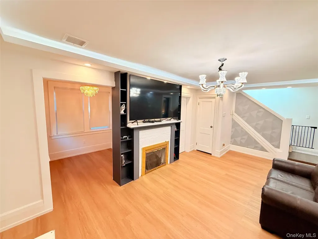 14 Parsons Drive Hempstead NY 11550