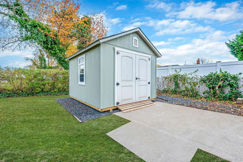 4 Lehigh Drive Smithtown NY 11787