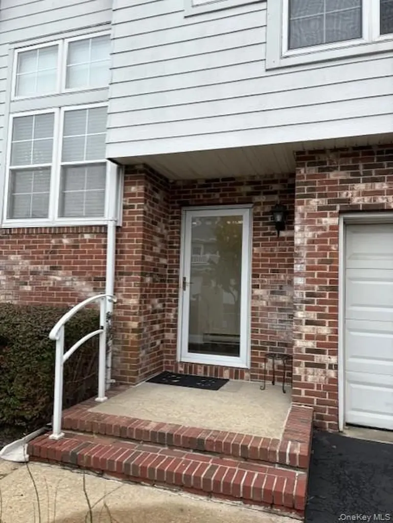 23 Broadlawn Drive Central Islip NY 11722