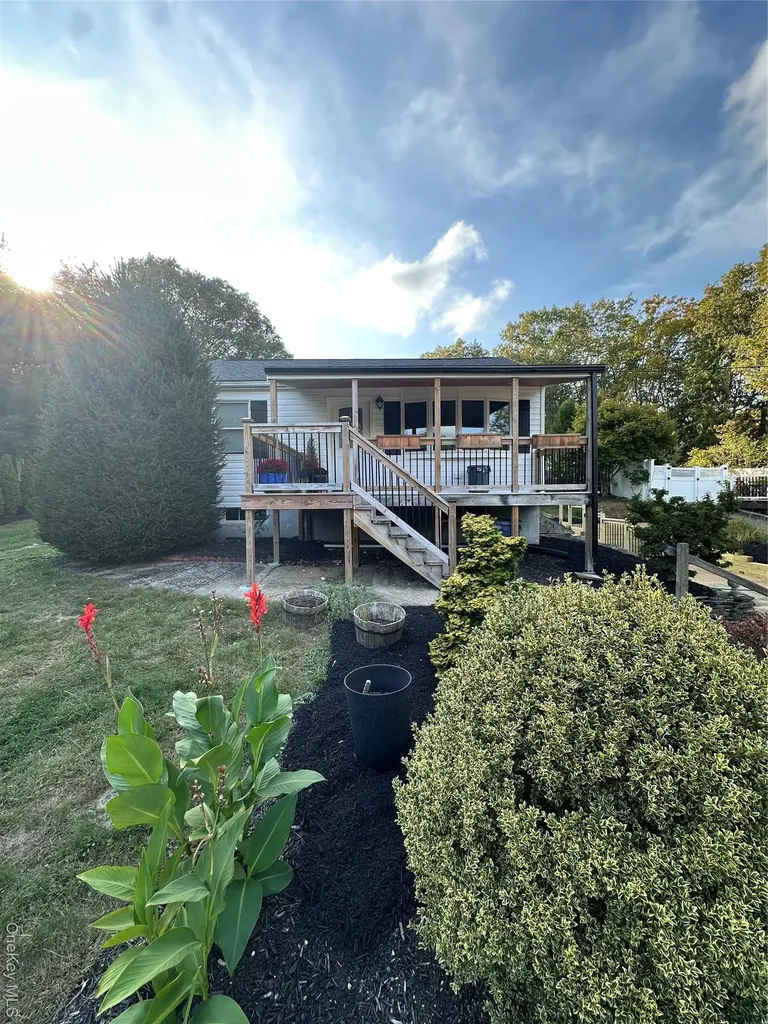 558 Meadow Road Kings Park NY 11754