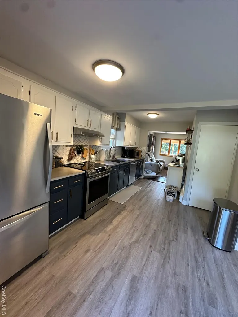 558 Meadow Road Kings Park NY 11754