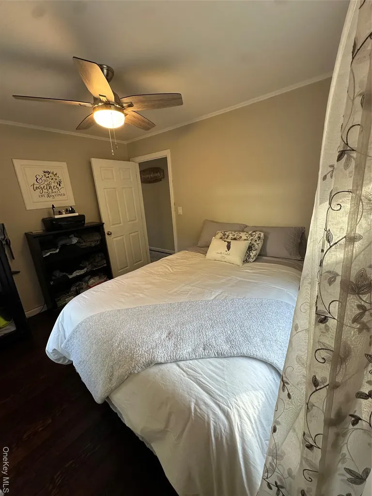 558 Meadow Road Kings Park NY 11754