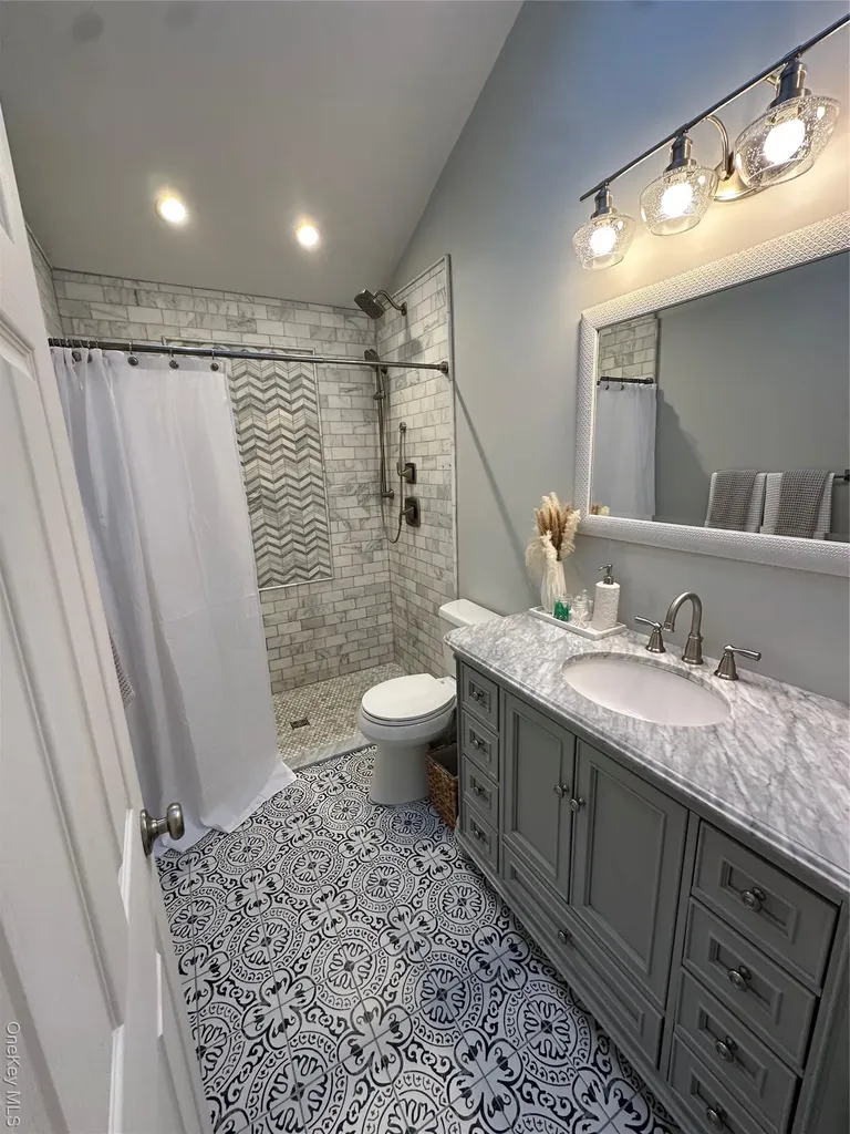 558 Meadow Road Kings Park NY 11754