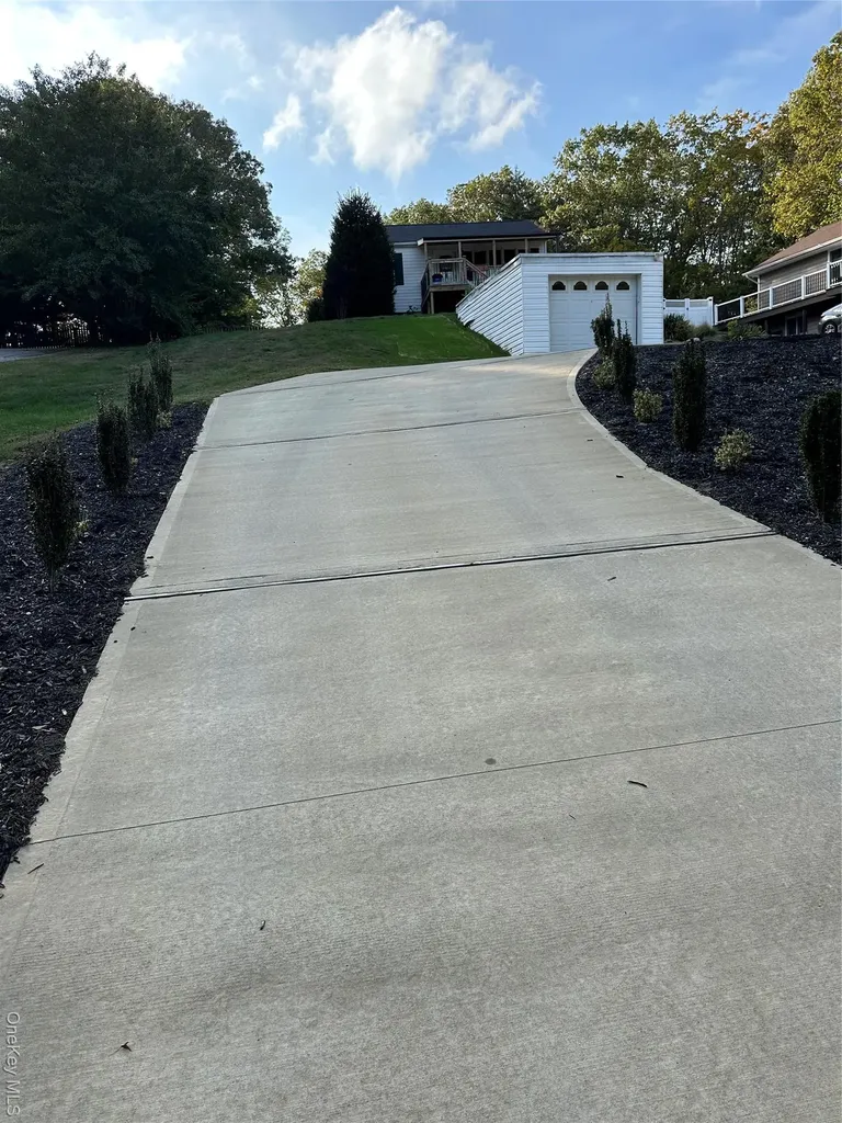 558 Meadow Road Kings Park NY 11754