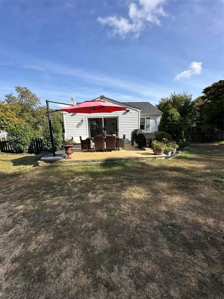 558 Meadow Road Kings Park NY 11754